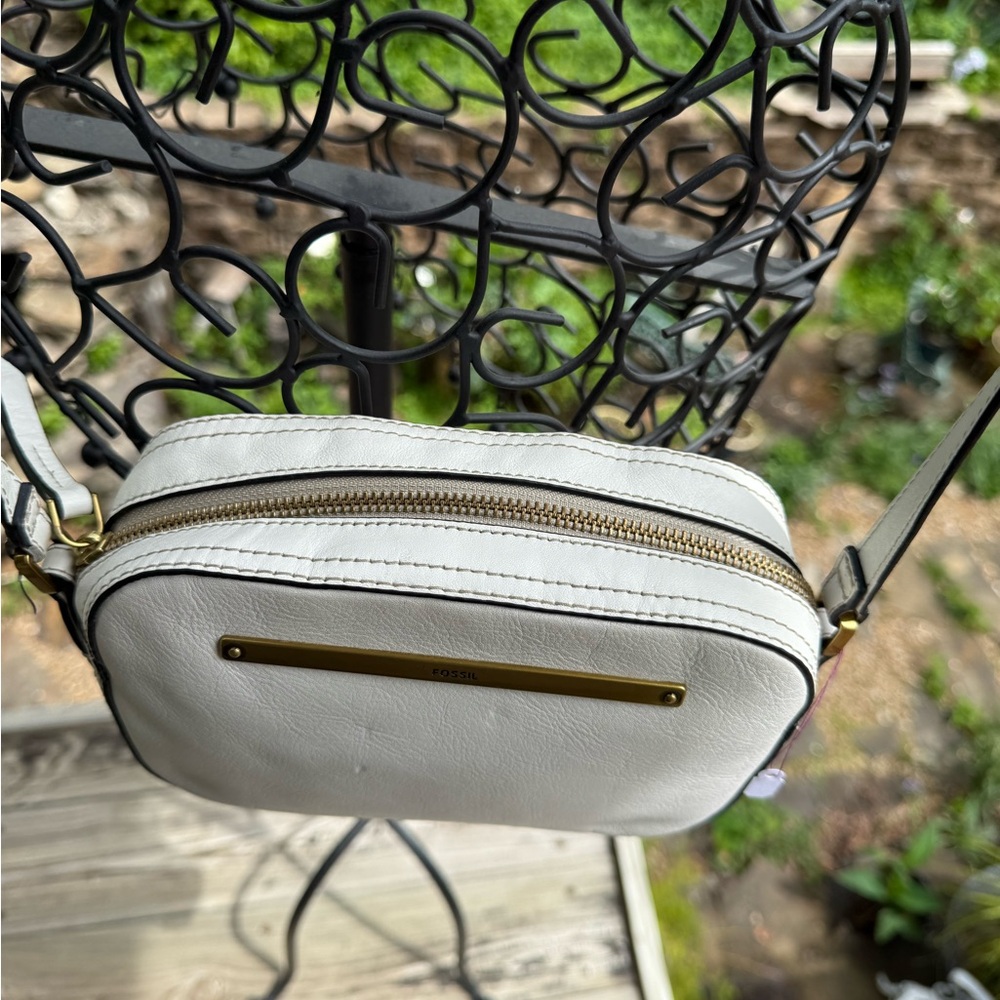 Fossil White Crossbody Bag with Gold Accent - Picture 4 of 8